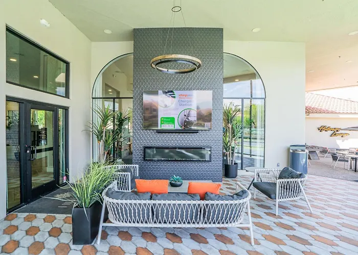 Sleeps 8 Luxury Multi-family Game Sanctuary Scottsdale